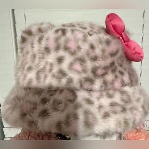 🆕 Leopard Print Faux Fur Hat with Hello Kitty Pink Bow